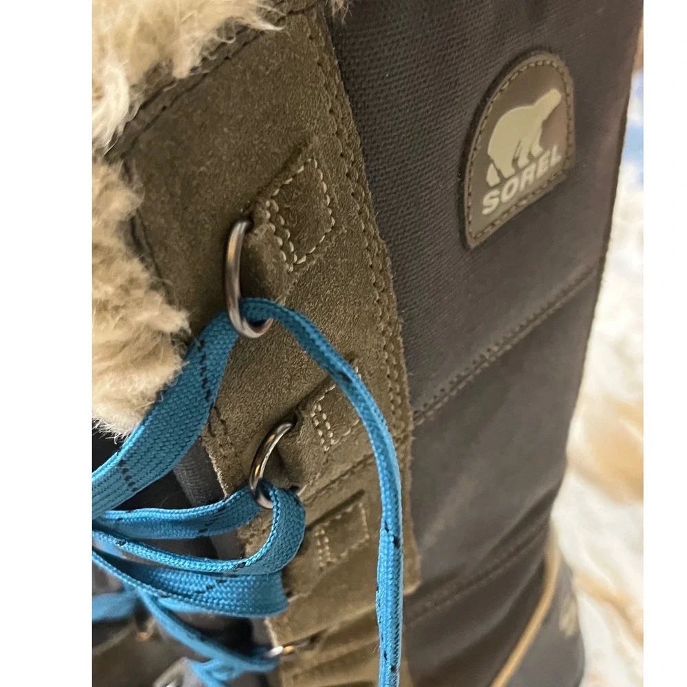 Sorel Women Tivoli High II snow boots blue laces. 7.5 Fur‎ Trim